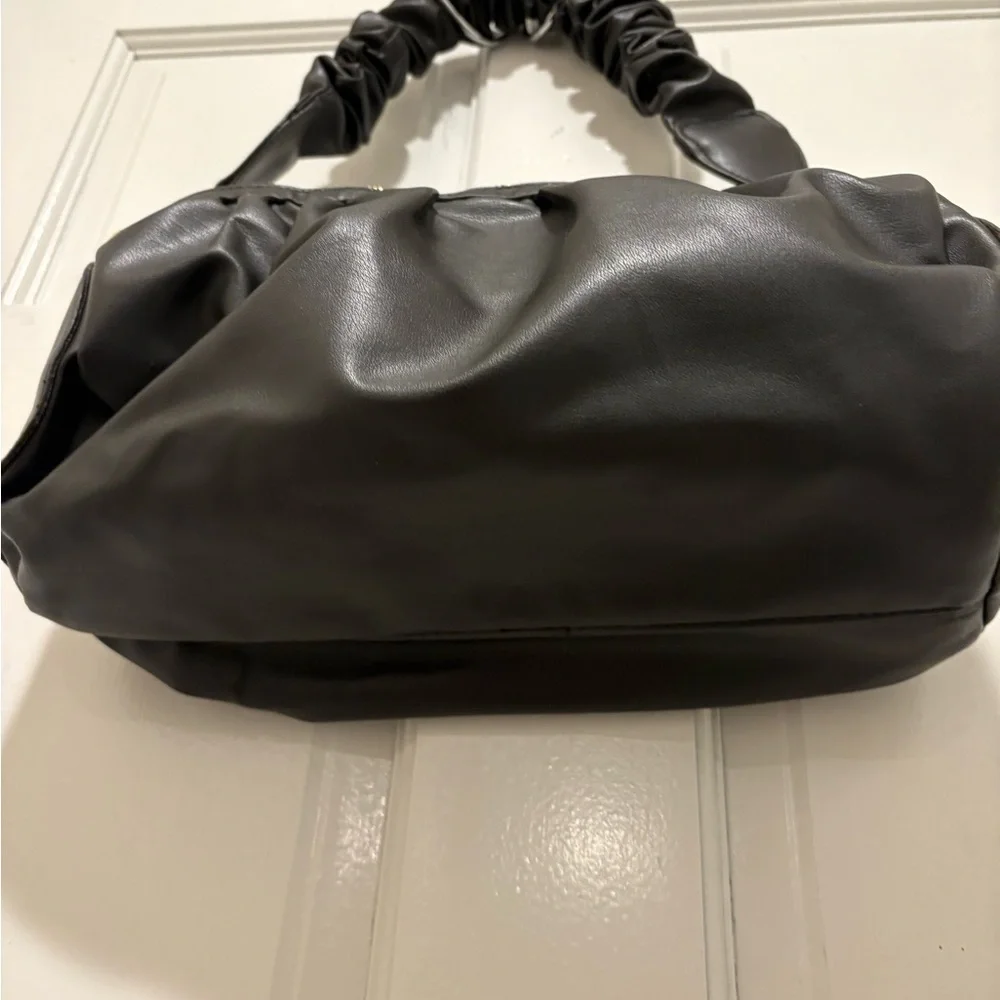 Giselle Paris Black Ruched Shoulder Bag - Picture 2 of 7